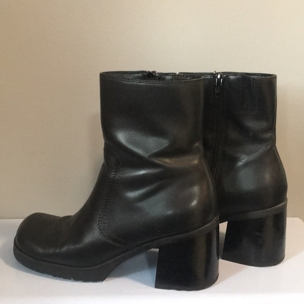 Bass size 7 black leather booties